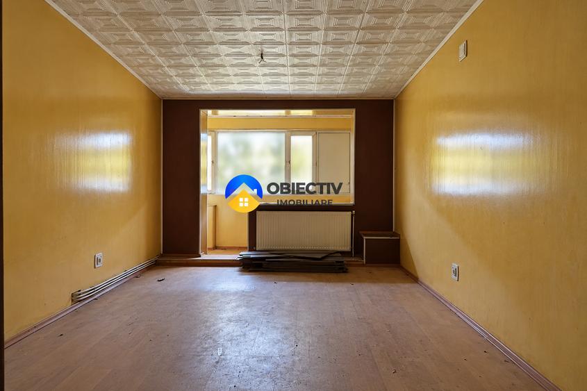 Apartament cu 4 camere semidecomandat în Mărăței