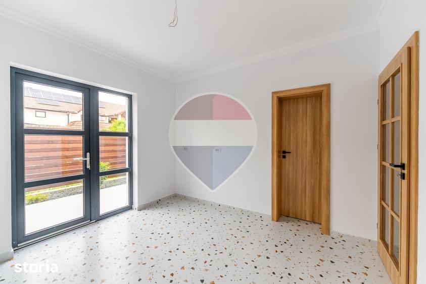 Casă cu 4 camere cu Teren 230 Mp în Pârneava