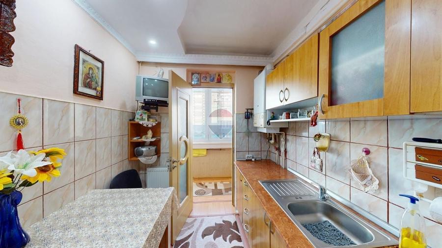 Apartament cu 3 camere decomandat, mobilat în Central