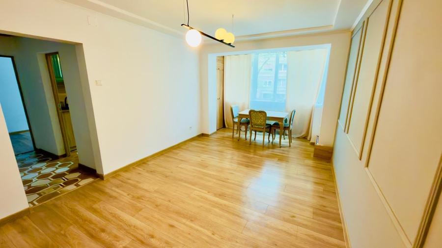 Apartament cu 3 camere semidecomandat în Mazepa 1