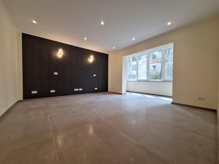 Apartament cu 3 camere decomandat în Complex Studențesc