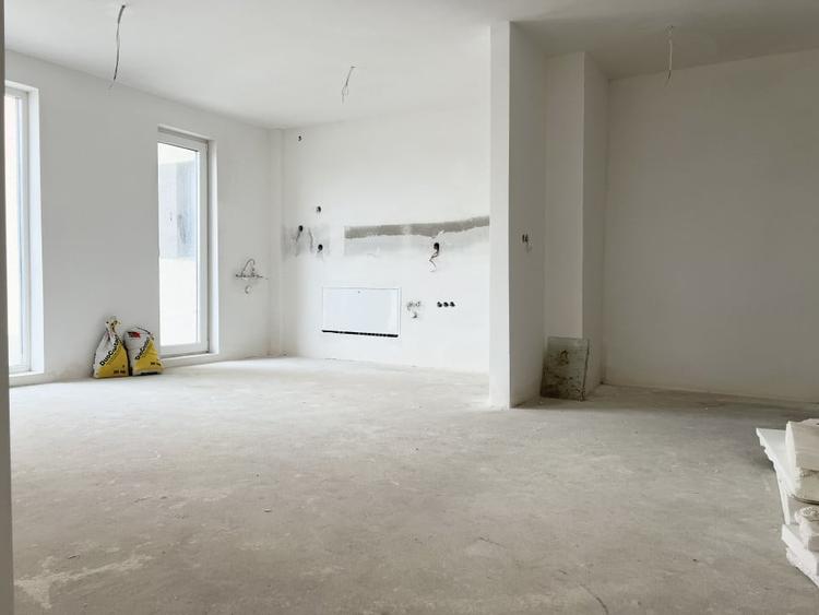 Apartament cu 3 camere decomandat în Torontalului