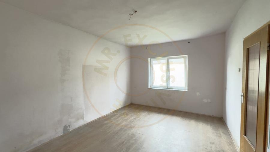 Casă individuală cu 3 camere cu Teren 3263 Mp în Carei