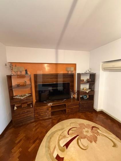 Apartament cu 3 camere decomandat, mobilat în Podu Roș
