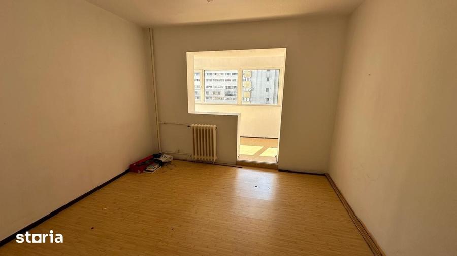 Apartament cu 4 camere semidecomandat în Colentina