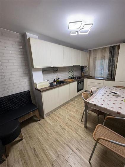 Apartament cu 4 camere decomandat în Răcădău