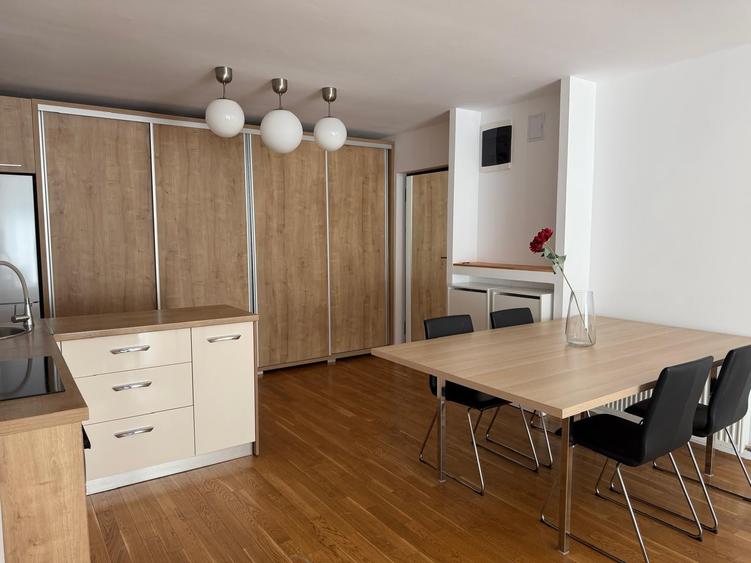 Apartament cu 2 camere semidecomandat, mobilat în Sisești