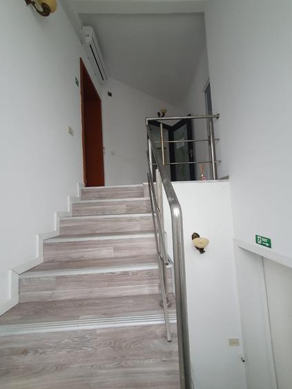 Apartament cu 4 camere decomandat în Dumbrăvița