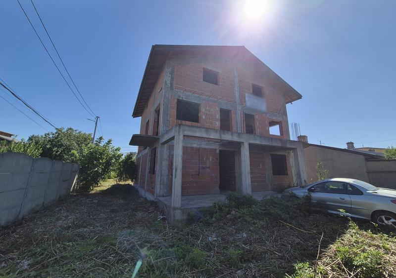 Casă individuală cu 7 camere cu Canalizare în Chiajna
