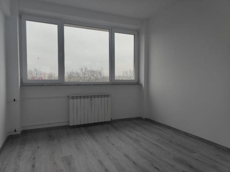 Apartament cu 3 camere în Baba Novac