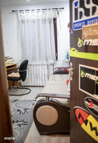 Apartament cu 4 camere decomandat în Girocului