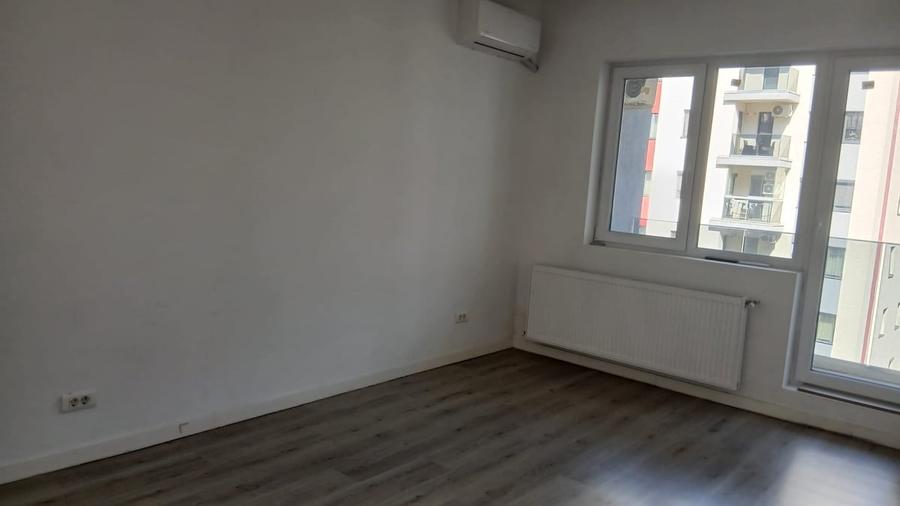 Garsonieră decomandată în Regie