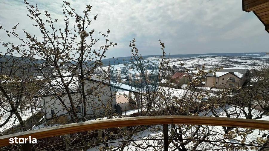 Casă cu 7 camere cu Teren 1200 Mp în Tomești