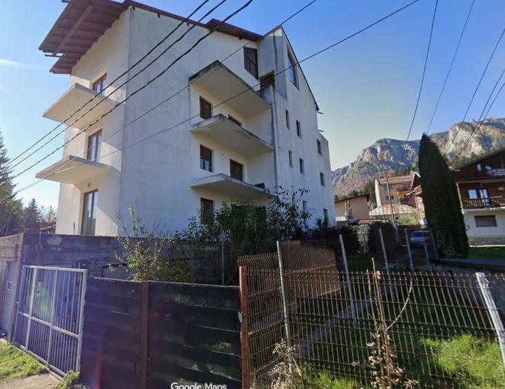 Casă individuală cu 12 camere cu Canalizare în Poiana Țapului