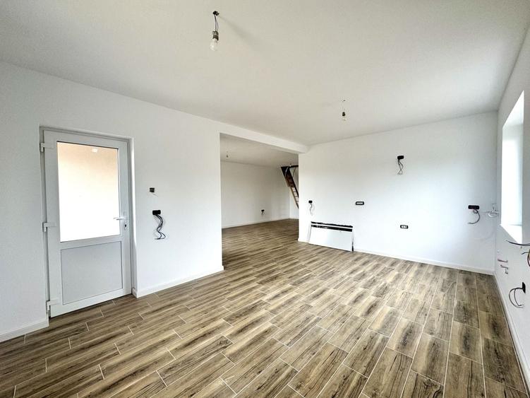 Duplex cu 3 camere cu Canalizare în Beregsău Mare