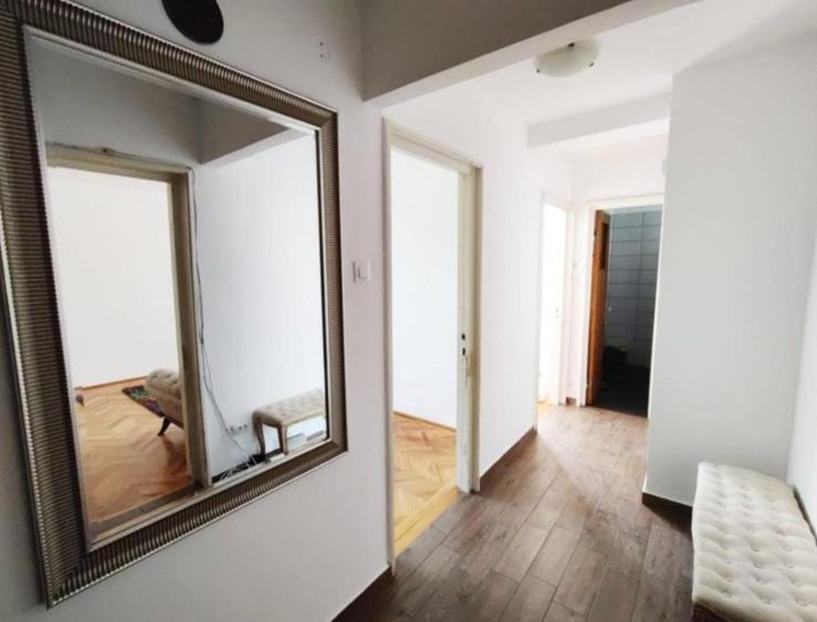 Apartament cu 3 camere decomandat în Dristor