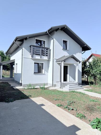 Casă individuală cu 4 camere cu Teren 400 Mp în Central