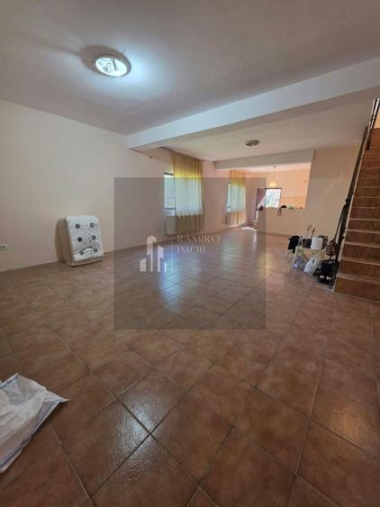 Casă individuală cu 4 camere cu Canalizare în Fundeni