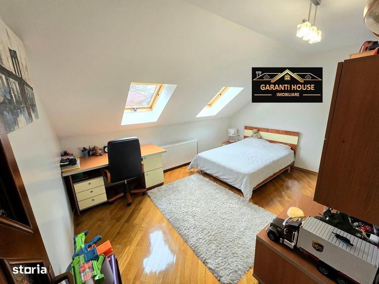 Casă cu 4 camere cu Teren 370 Mp în Central