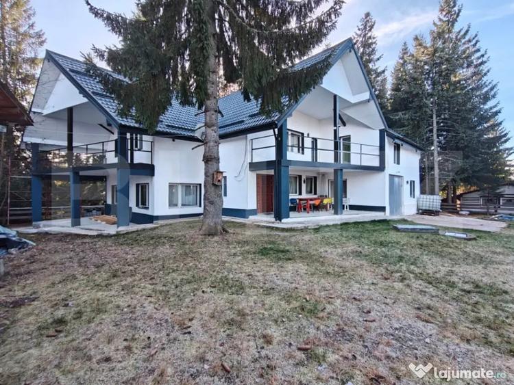 Casă cu 7 camere cu Teren 1430 Mp în Mărișel