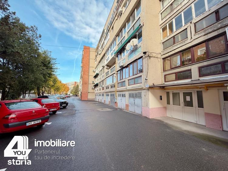 Apartament cu 3 camere decomandat în Polivalentă