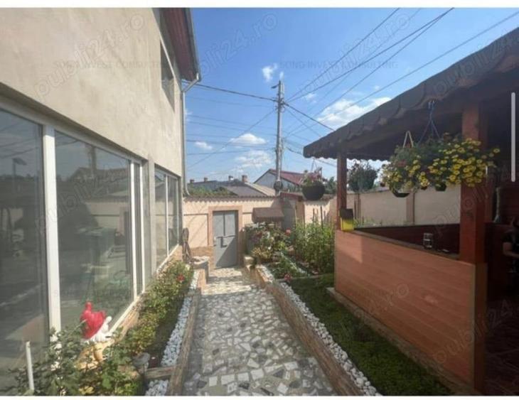 Casă cu 5 camere cu Teren 265 Mp în Dobroești
