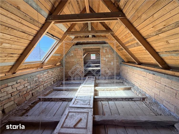 Casă cu 7 camere cu Teren 2600 Mp în Laslea