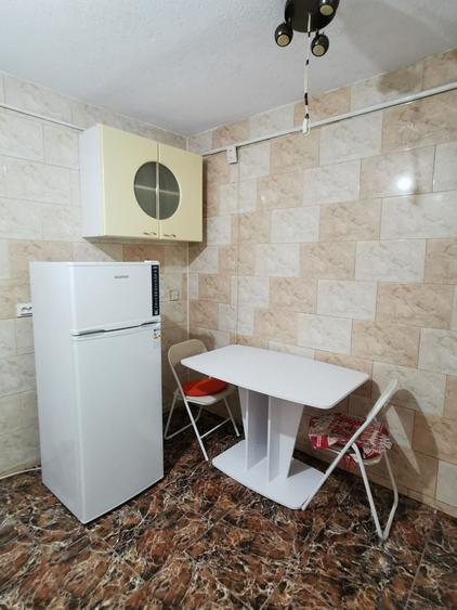 Apartament cu 3 camere decomandat în Sârbi