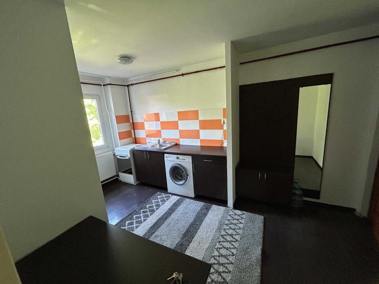 Apartament cu 2 camere semidecomandat în Medicină