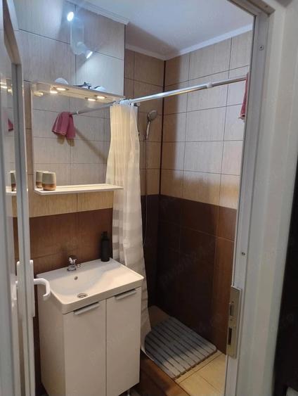 Garsonieră decomandată în Decebal