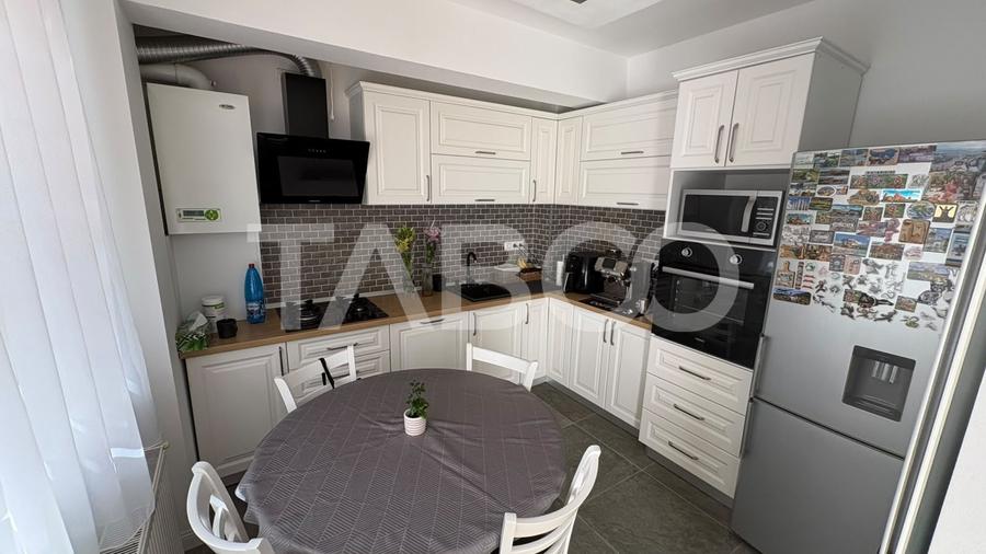 Apartament cu 3 camere decomandat, mobilat în Turnișor