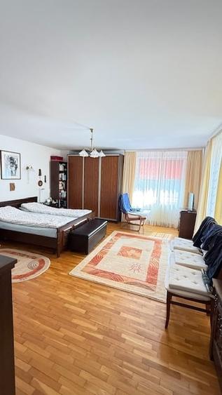 Casă individuală cu 7 camere cu Canalizare în Exterior Est