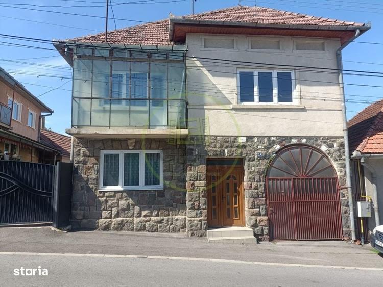 Casă cu 4 camere în Central