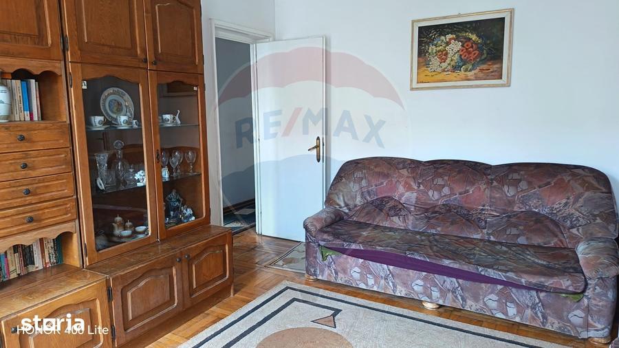 Apartament cu 3 camere semidecomandat în Gara de Nord