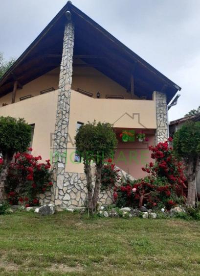Casă cu 5 camere cu Teren 1000 Mp în Bran