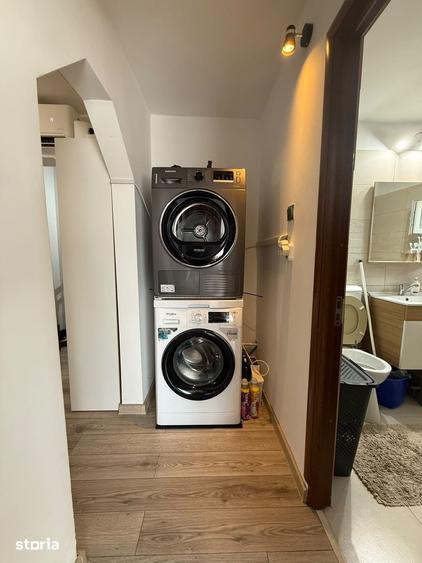 Apartament cu 3 camere decomandat în Craiovița Nouă