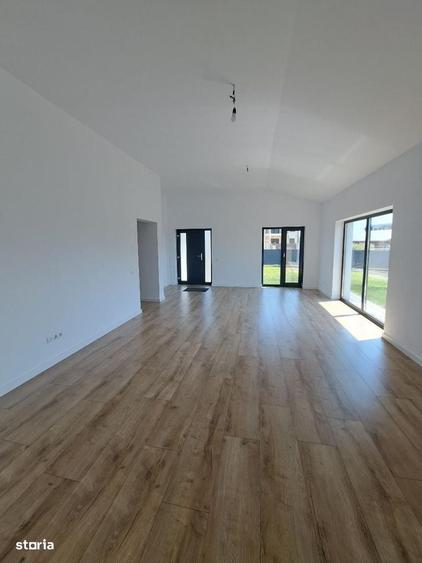 Casă cu 3 camere cu Teren 474 Mp în Micești