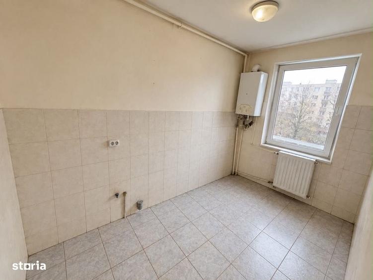 Apartament cu 3 camere decomandat în Tudor