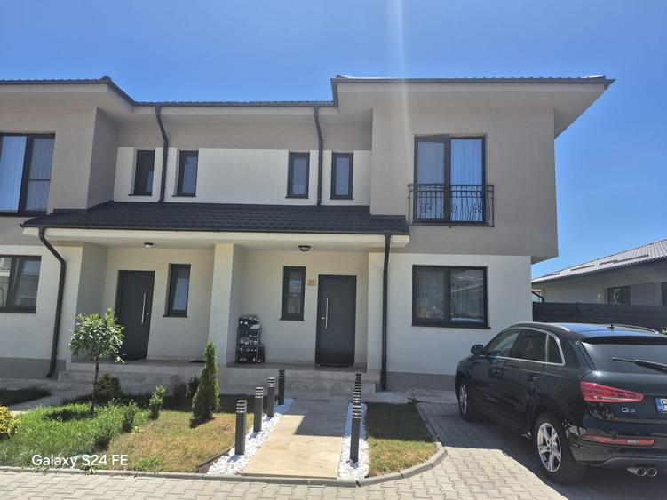 Duplex cu 4 camere cu Canalizare în Corbeanca