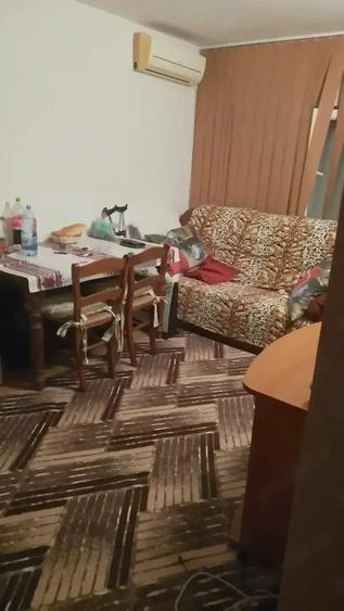 Garsonieră decomandată în Schela