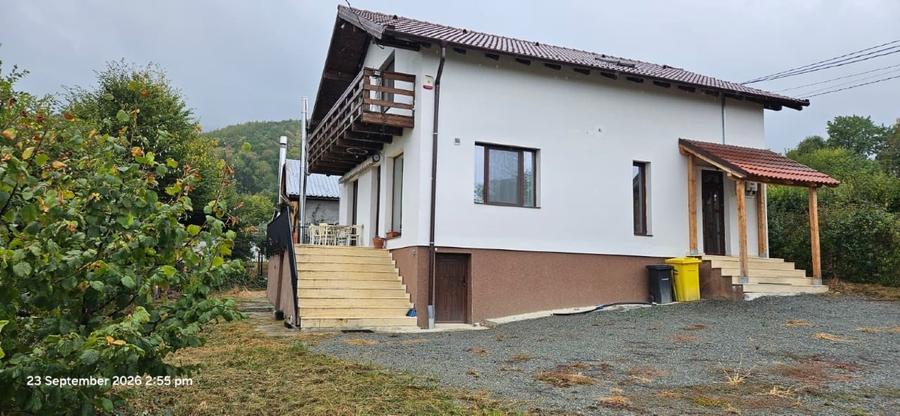 Casă individuală cu 4 camere cu Teren 570 Mp în Sadu