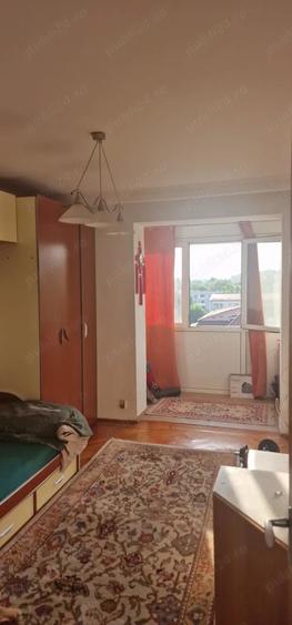 Apartament cu 3 camere semidecomandat în Militari