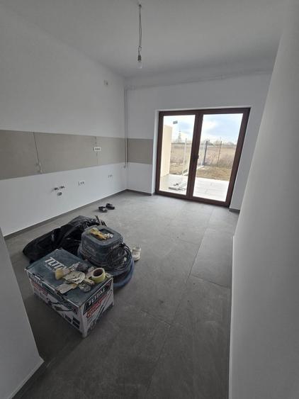 Duplex cu 4 camere cu Canalizare în Moșnița Nouă