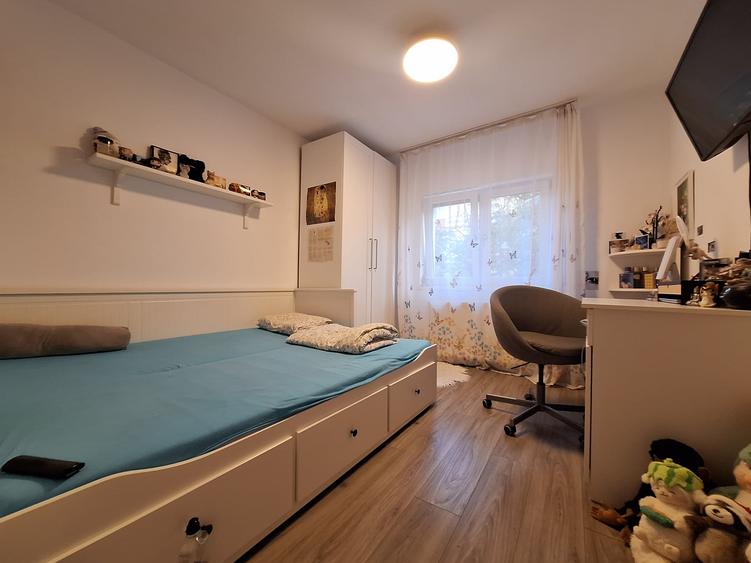 Apartament cu 3 camere semidecomandat, mobilat în Lipovei