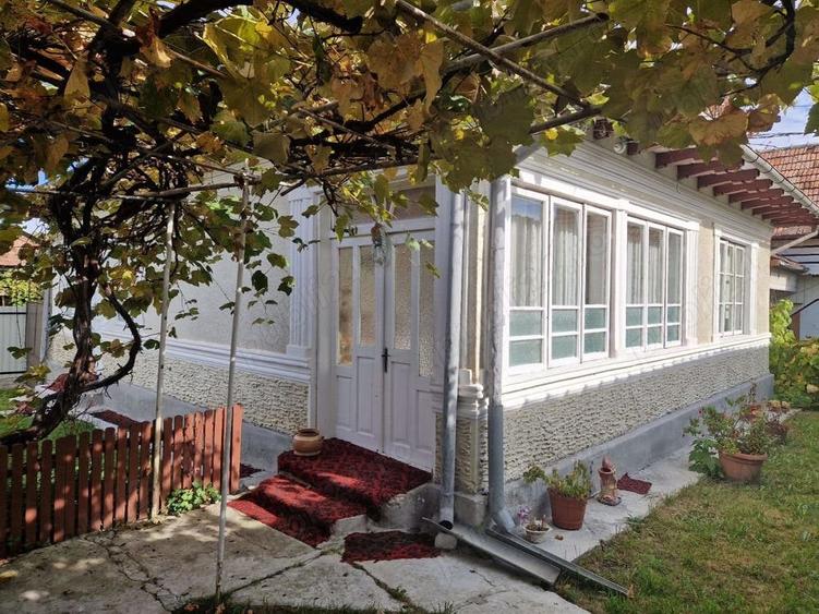 Casă cu Teren 769 Mp în Coman