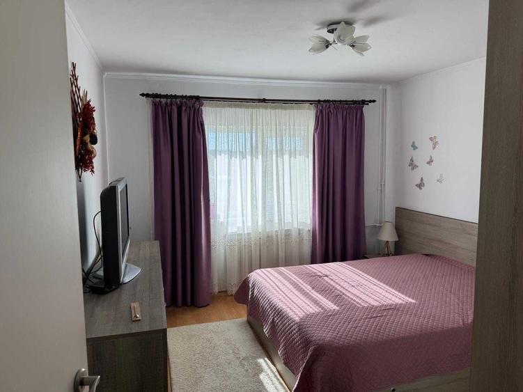 Apartament cu 3 camere semidecomandat în Drumul Taberei