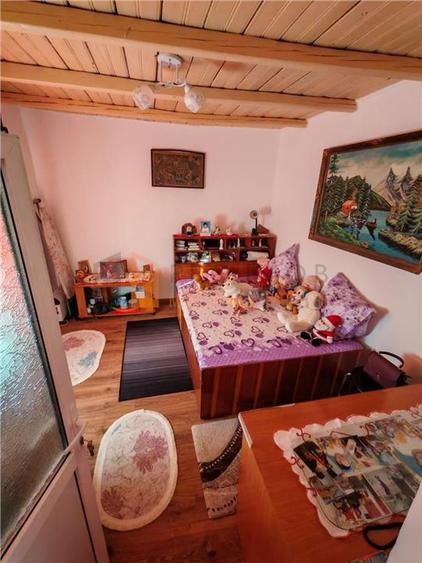 Casă individuală cu 2 camere cu Teren 1686 Mp în Maxenu