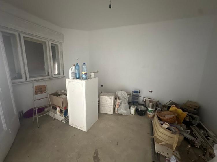 Apartament cu 3 camere semidecomandat în Cișmigiu