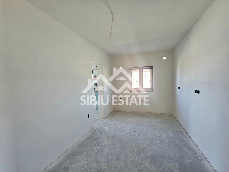 Duplex cu 5 camere cu Canalizare în Șura Mică