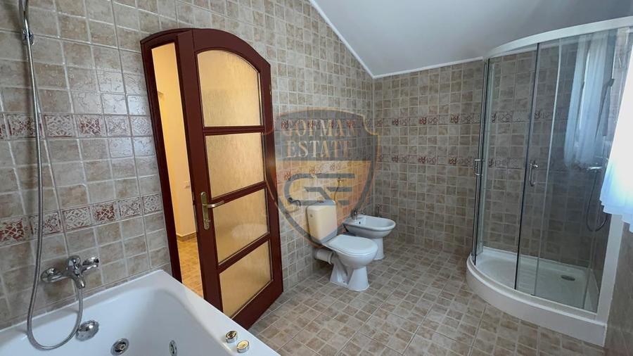 Casă individuală cu 4 camere cu Piscina în Mamaia-Sat